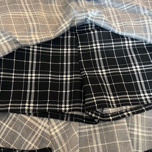 Juniors xl skirt with hidden shorts underneath - Picture 4 of 4